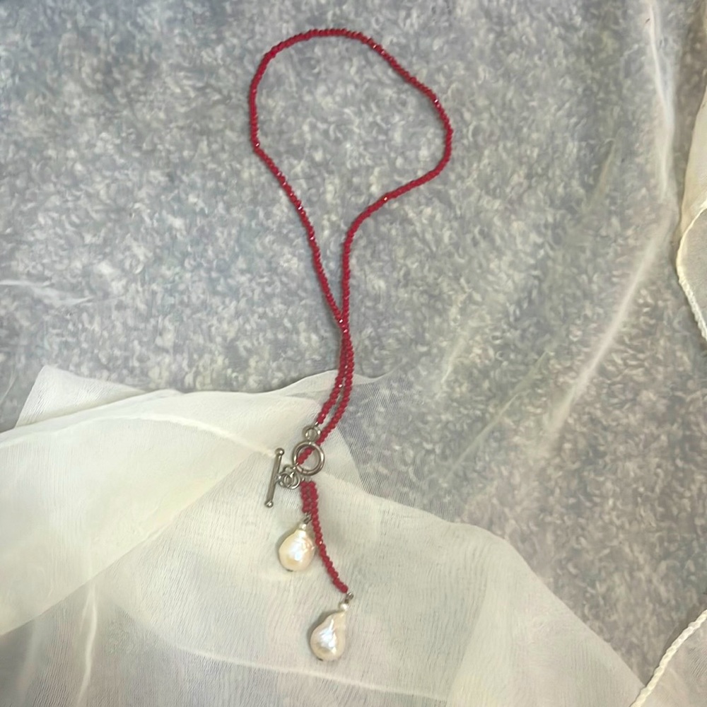 Red bead pearl necklace